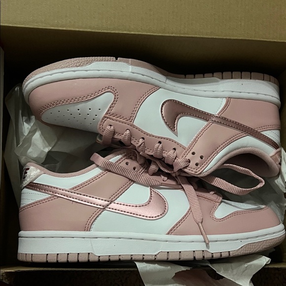 Nike Shoes - Nike dunks